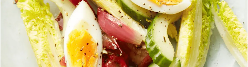 Salade met gegrilde groente en ei
