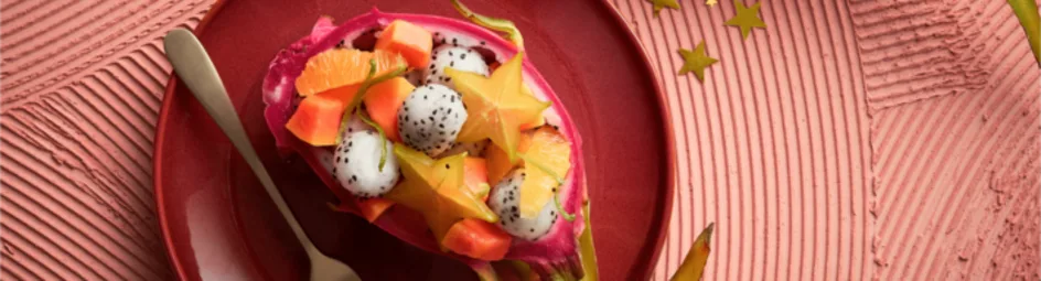Tropische fruitsalade met pitahaya