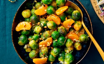 Gebakken spruiten met mandarijn en rozemarijn