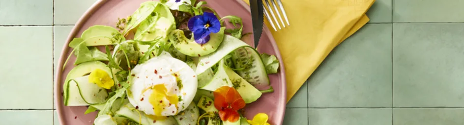 Avo-salade met gepocheerd ei