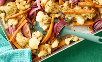 Traybake met bloemkool en zoete aardappel