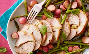 Varkensrollade met gebakken radijs en basilicum