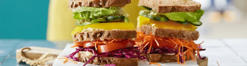 Regenboog rauwkostsandwich met Korenlanders zonnevloer