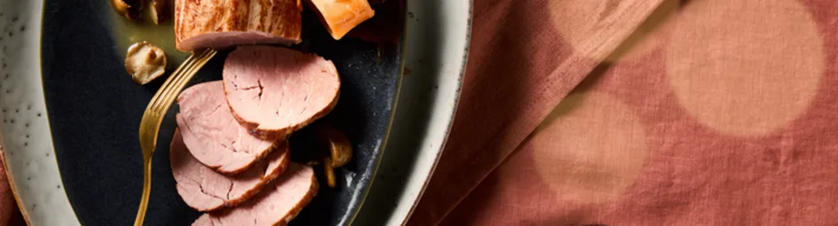Varkenshaas met paddenstoelen en een bieten wortelsalade