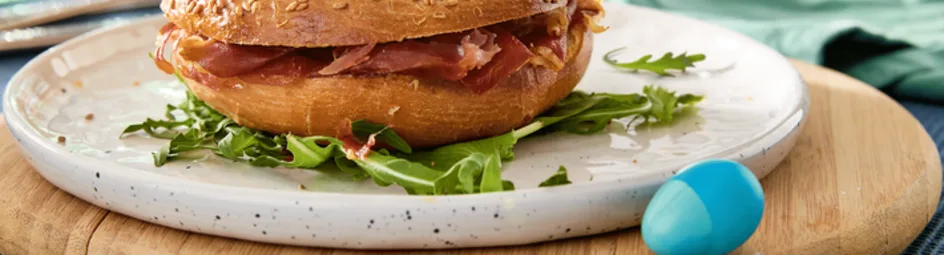 Sesambagels met serranoham