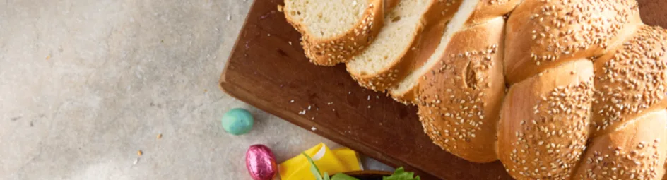 Kruidenomelet met sesamvlechtbrood