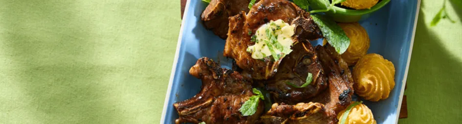 Lamskoteletjes met honing en muntboter