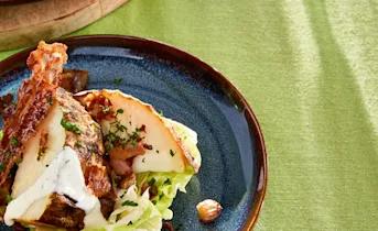 Geroosterde knolselderij met ontbijtspek en gepofte knoflook