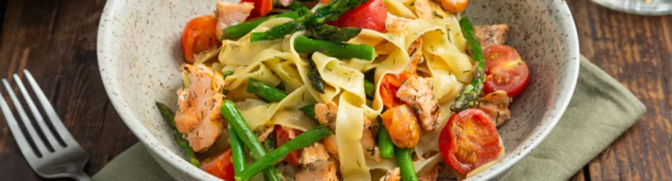 Zalm met verse pasta en romige dillesaus