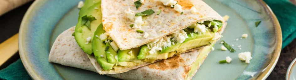 Quessadillas met avocado en hummus