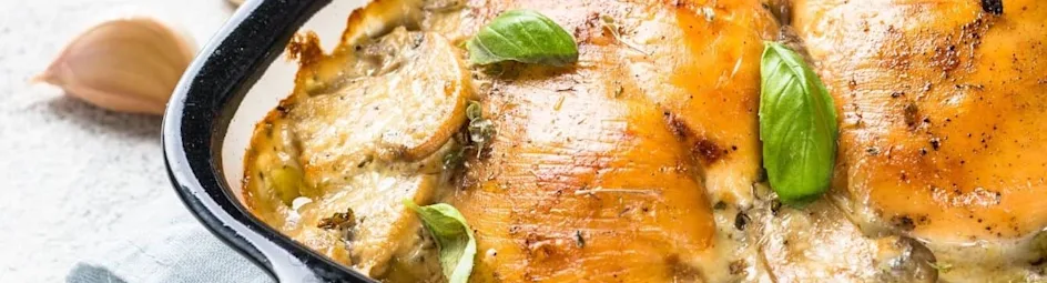 Gevulde kipfilet met champignonsaus uit de oven