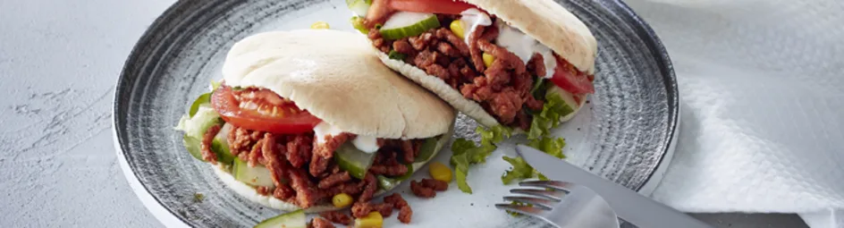Pita met komkommer en vegan shoarma