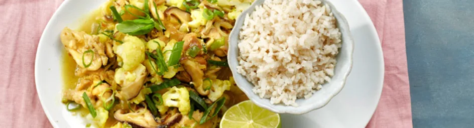 Curry met kruidige kippendijen