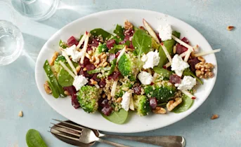 Bietensalade met quinoa, spinazie en geitenkaas