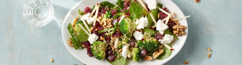 Bietensalade met quinoa, spinazie en geitenkaas