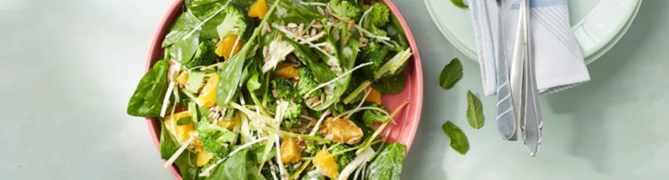Salade van spinazie, prei en broccoli