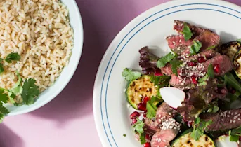 Salade met gegrilde biefstuk en courgette