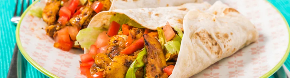 Tortilla met gekruide kipreepjes
