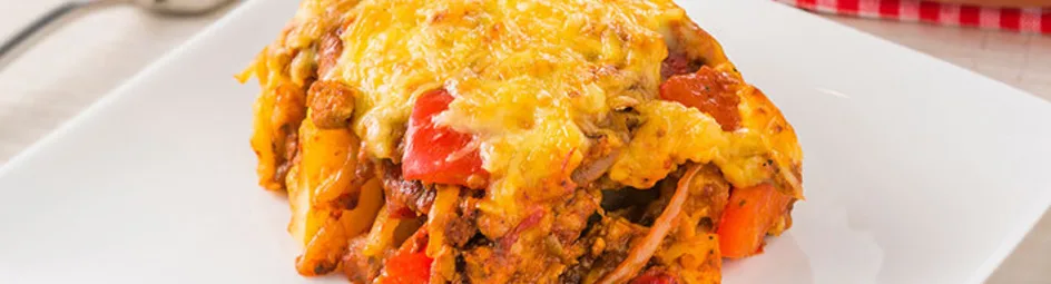 Gehaktschotel met aardappel, paprika en kaassaus