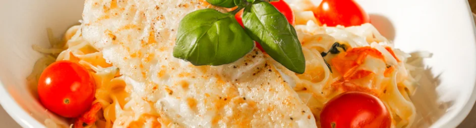 Kabeljauwfilet met romige pasta en kaas