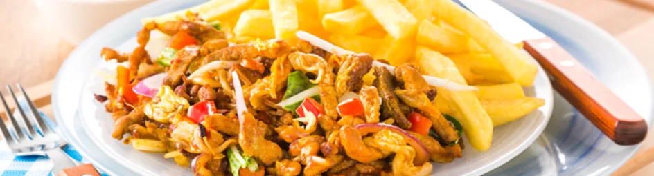 Shoarmareepjes met Oosterse roerbakgroenten en frietjes