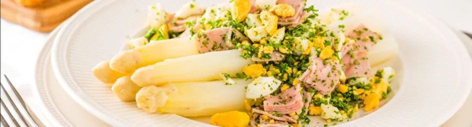 Asperges op traditionele wijze met kaassaus