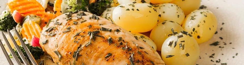 Romige kipfilet-groenten schotel met aardappeltjes