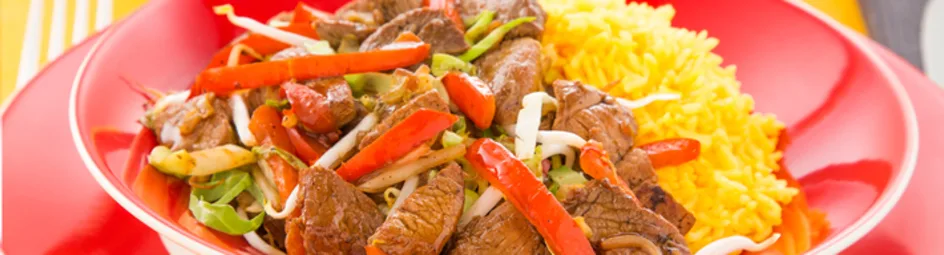 Roerbakschotel met gemarineerde hamlappen