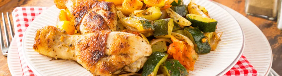 Kipdrumsticks met groentensalsa en gebakken aardappelen