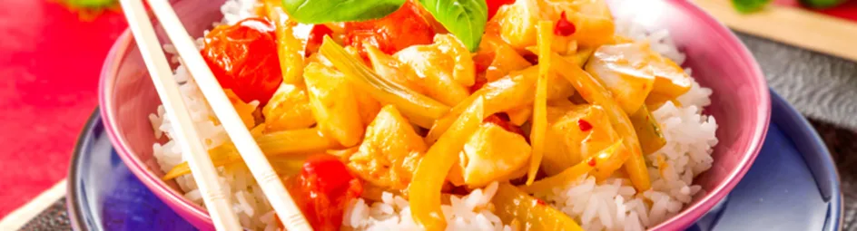 Rode viscurry met tomaat en rijst