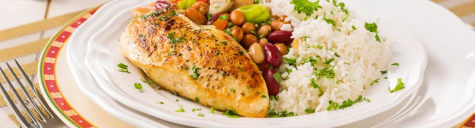 Milde kidneybonenmix met gebakken kipfilet