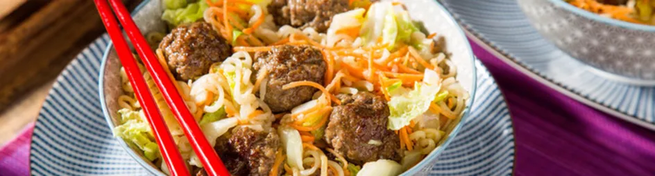 Groene curry van gehaktballetjes en Chinese kool