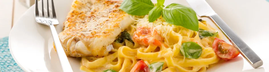 Kabeljauwfilet met romige pasta en kaas