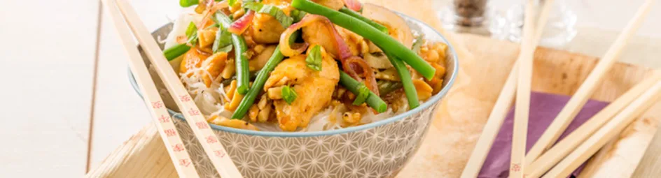 Kipfiletblokjes met haricots verts en mihoen