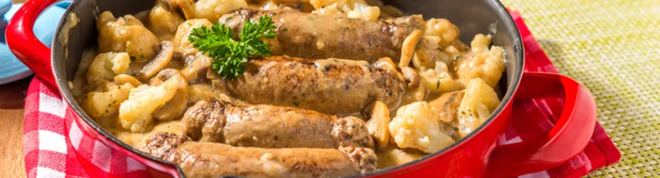 Stoofpotje van saucijzen met bloemkool en champignons