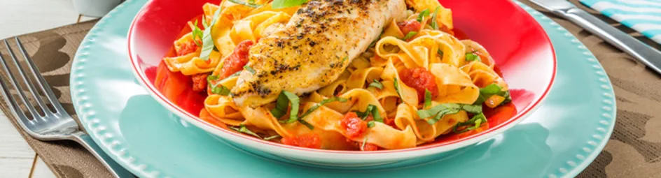 Pasta krokante kipfilet met mediterrane kruiden