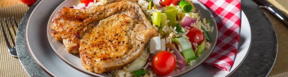 Rib/haaskarbonade met roergebakken groenterijst
