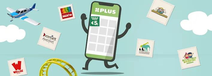 Smartphone met PLUS-logo en een spaarversneller, tussen stempels van populaire uitjes zoals Walibi, Burgers’ Zoo, en DierenPark Amersfoort.