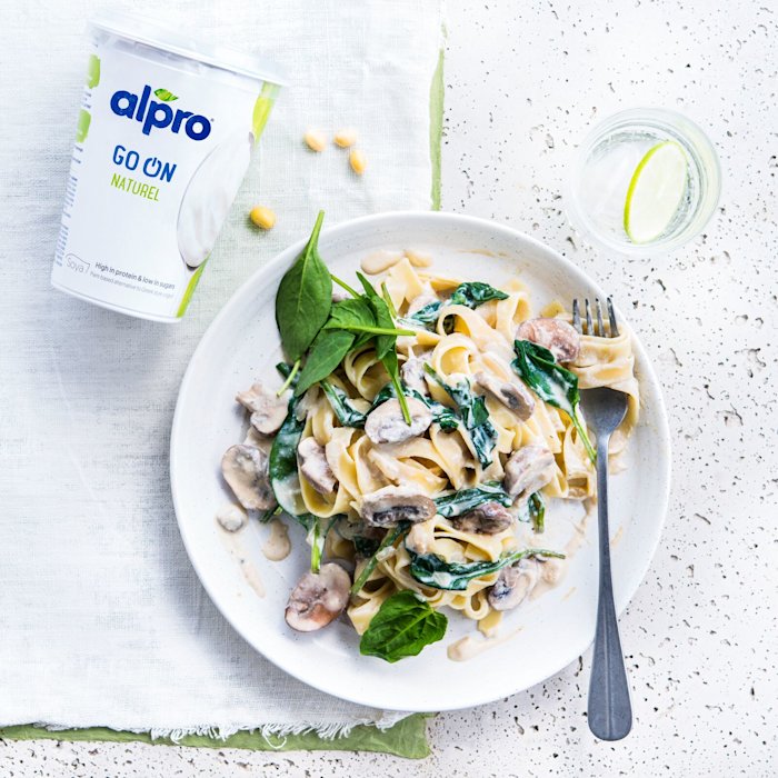 Tagliatelle com cogumelos e espinafres