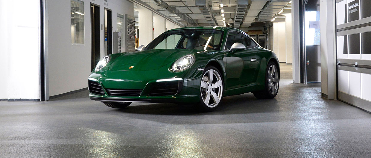 Porsche 911 (type 991) in Irish Green colour