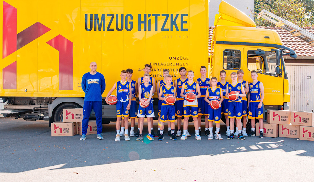 U16
