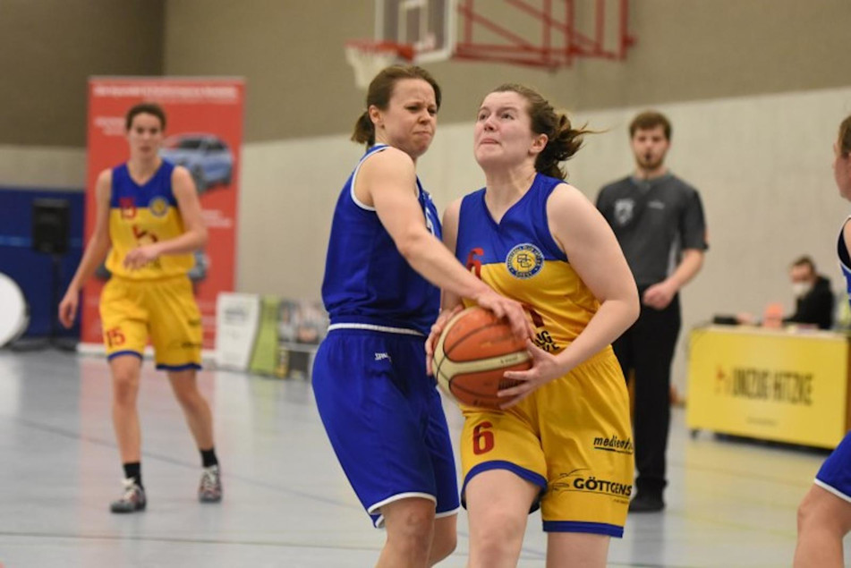 27728692-basketball-damen-bc70-soest-gegen-fc-schalke-04-PoPH