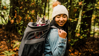 GS - Blog - GS_Cat_Owner_Hiking_Smile_1020
