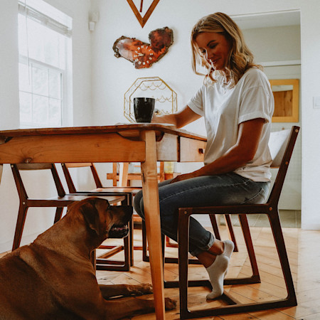 NF Dog Owner Dining Coffee 0820