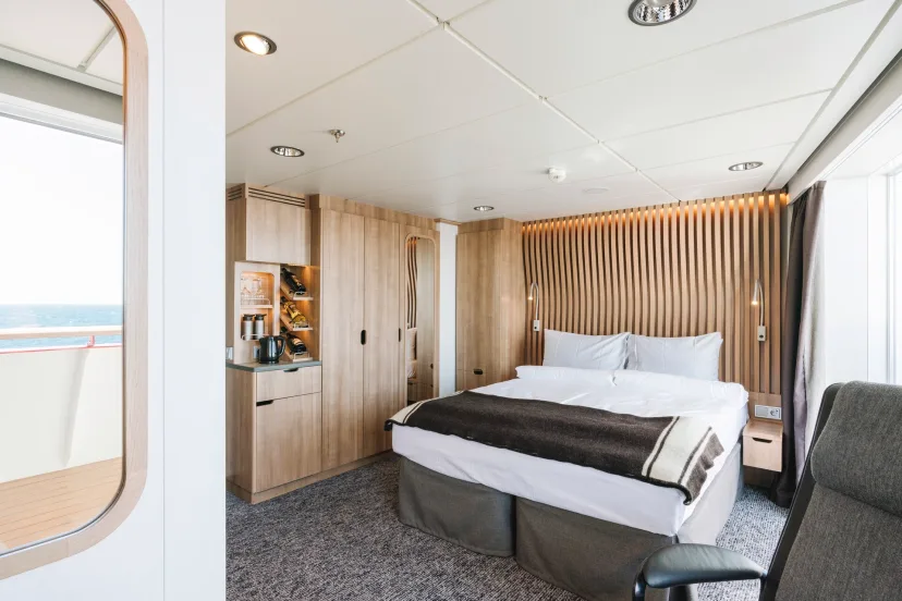 An Arctic Superior: Outside cabin | Upper deck | With Balcony (XTD) onboard MS Fridtjof Nansen. Credit: Clara Tuma