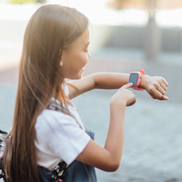 24-08-teliafi-lasten-kellopuhelin-ja-liittyma-artikkeli-600x600-artikkeli