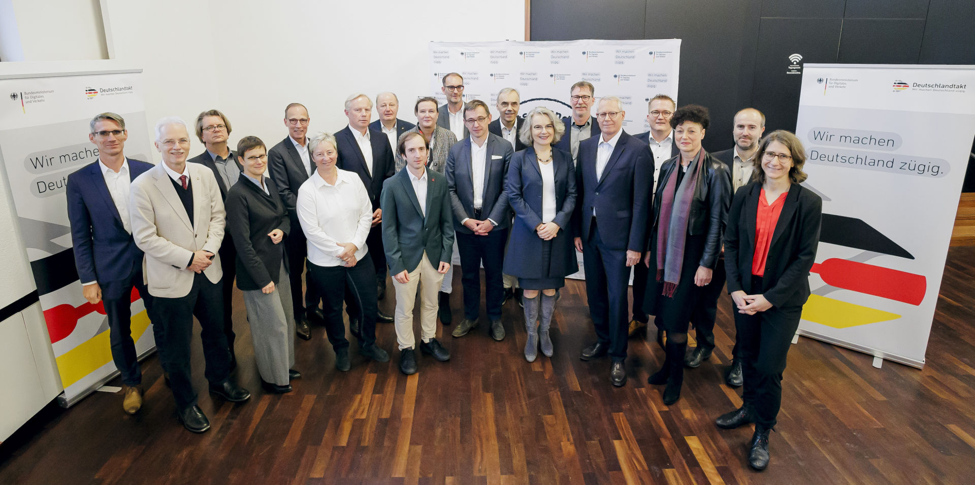 Ein Gruppenbild der Teilnehmenden der Bund-Länder-DB-Vorhabenkonferenz