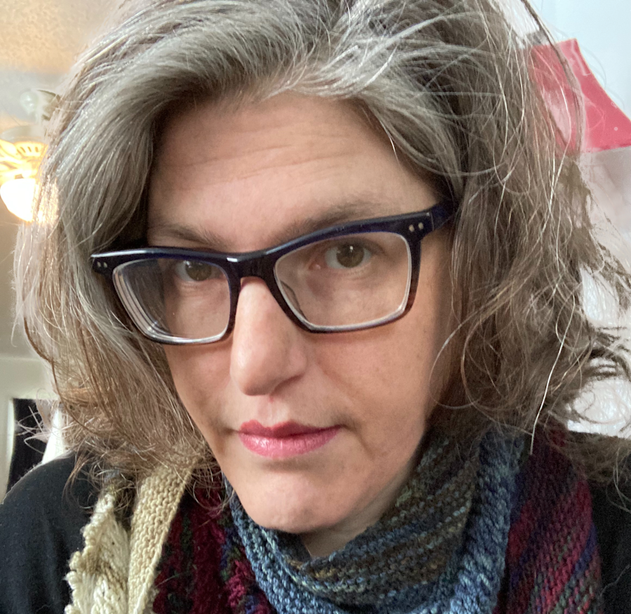 middle aged white woman with glasses}}