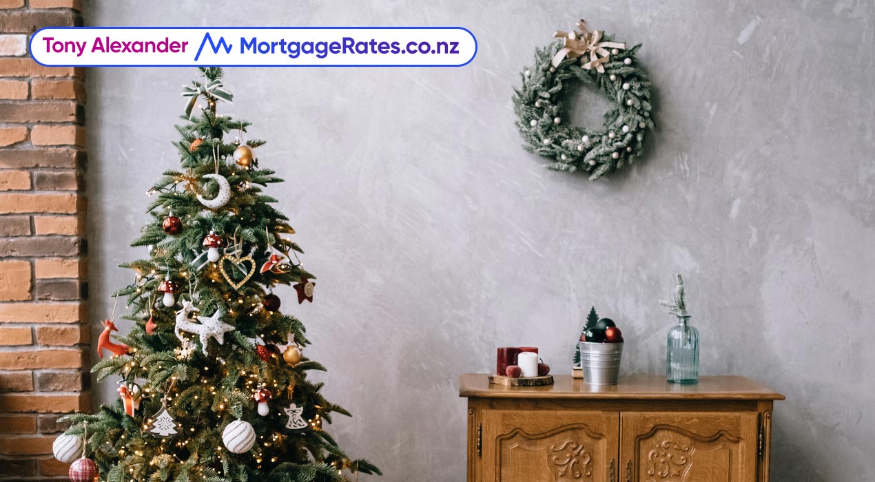 Christmas tree and wreath in a living room