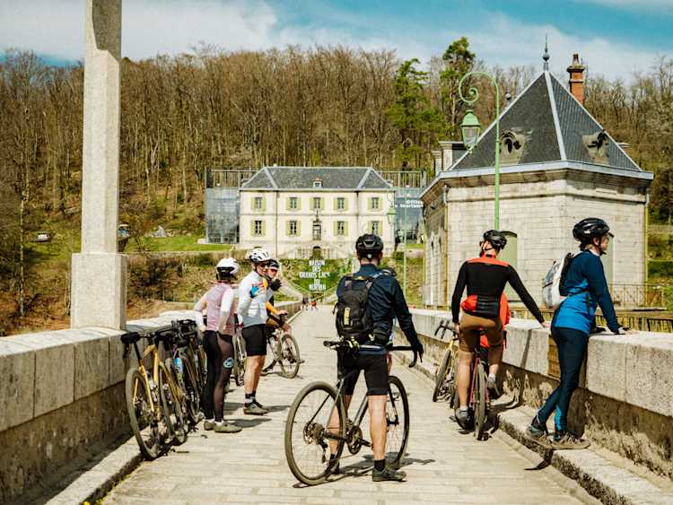 Pause culturelle dans un lieu emblématique du Morvan – séjour gravel